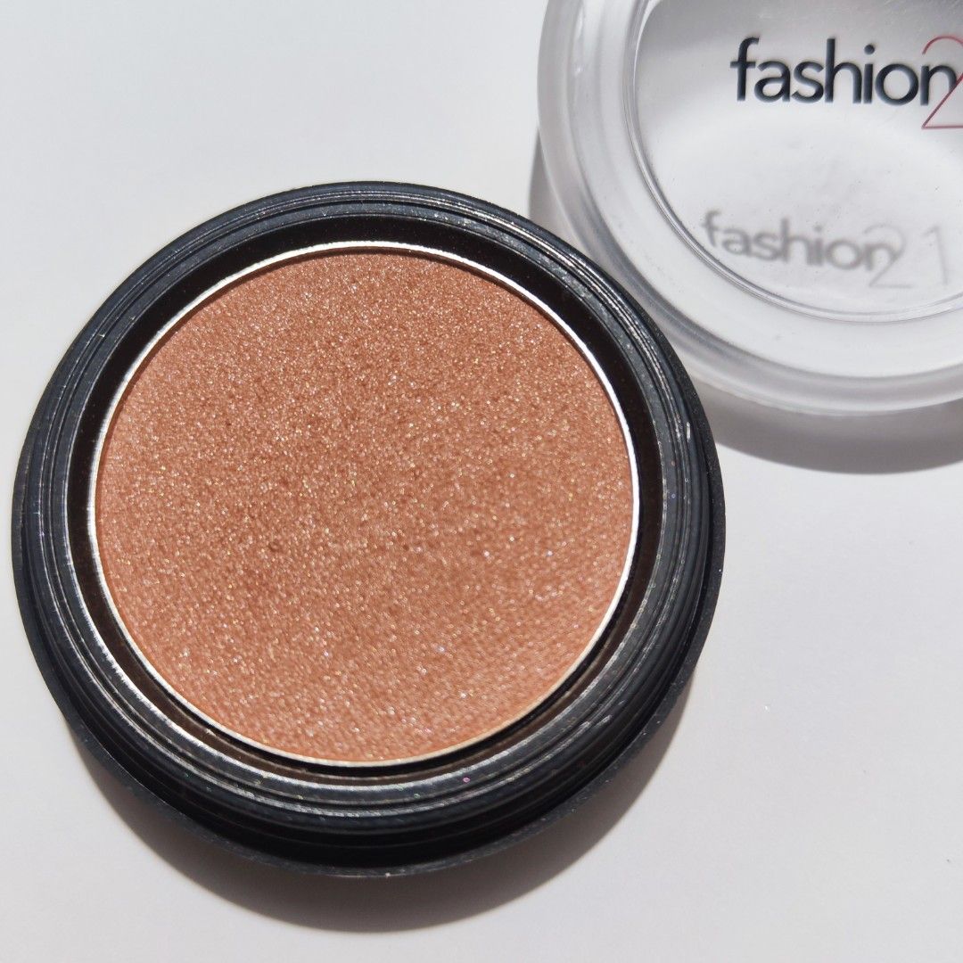 Fashion21 & Nichido Blush/Bronzer bundle (Category: Makeup) located in Mandaluyong City. Submitted by thriftythirty (Listing ID 1312868965, Image 2). Description: Fashion21 single blush-on Shade: #5 Nichido powder blush Shade: Peach Glow Barely used Usually retails for Php 250-280.