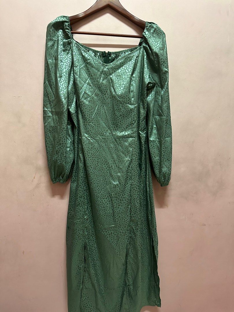 Formal dressp (Category: Dresses) located in Manila. Submitted by jjsbentables (Listing ID 1312873844, Image 1). Description: .
