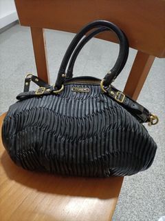 (Category: ) located in . Submitted by Teoteo (Listing ID 1312922163, Image 1). Description: .