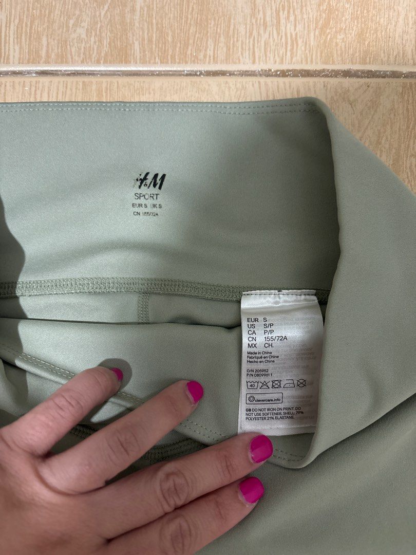 H&M sport leggings (Category: Activewear) located in Marikina City. Submitted by g_pey (Listing ID 1312953660, Image 2). Description: Barely used and no flaws Very trendy for working out Match it with a sports bra and you’re good to go.
