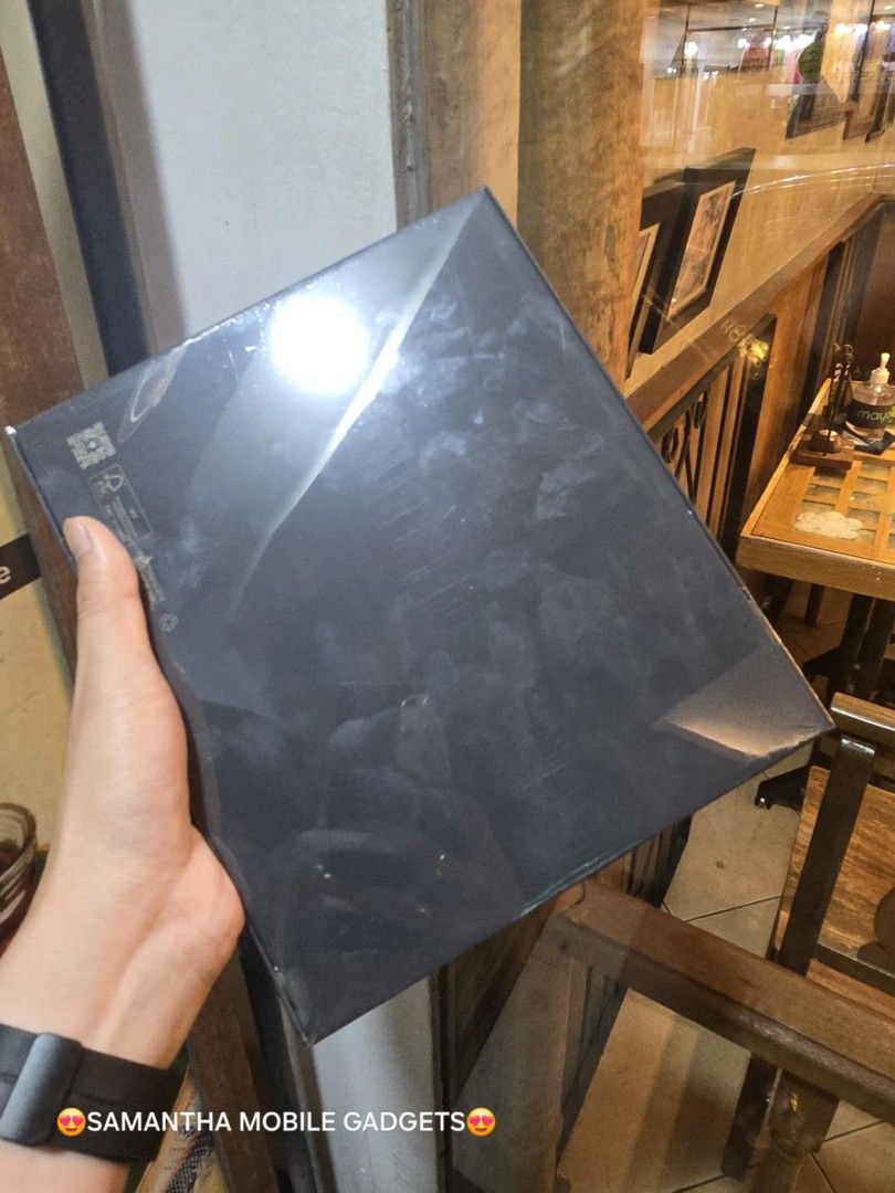 Honor Magic V2 Fold 5G 16gb 512gb Openline (Category: Other Gadgets) located in Quezon City. Submitted by samanthaga21954 (Listing ID 1312976309, Image 3). Description: Honor Magic V2 Fold 5G 16gb 512gb Openline Brandnew Sealed with Warrantys.