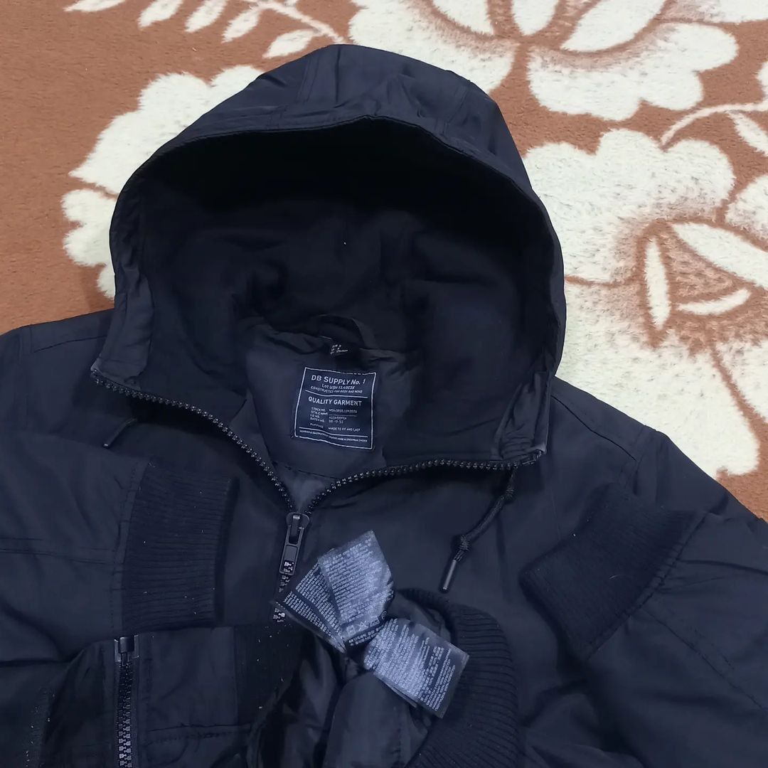 jaket outdoor DIVIDED H M hitam casual bagus size L P 70cm L 55cm Fesyen Pria Pakaian Baju Luaran di Carousell