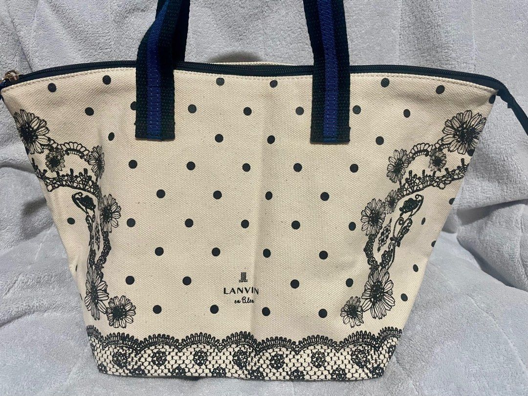 Lanvin Cotton handbag (Category: Luxury Bags & Wallets) located in San Pablo. Submitted by prelovedbymistyblue (Listing ID 1312969737, Image 3). Description: Lanvin cotton Handbag. Foldable. No flaws. With open inner pocket. Zipper closure. Messures 13.6 x 8.2 inches. selling low for 1200. .