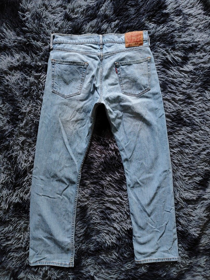 Levis 304 deals