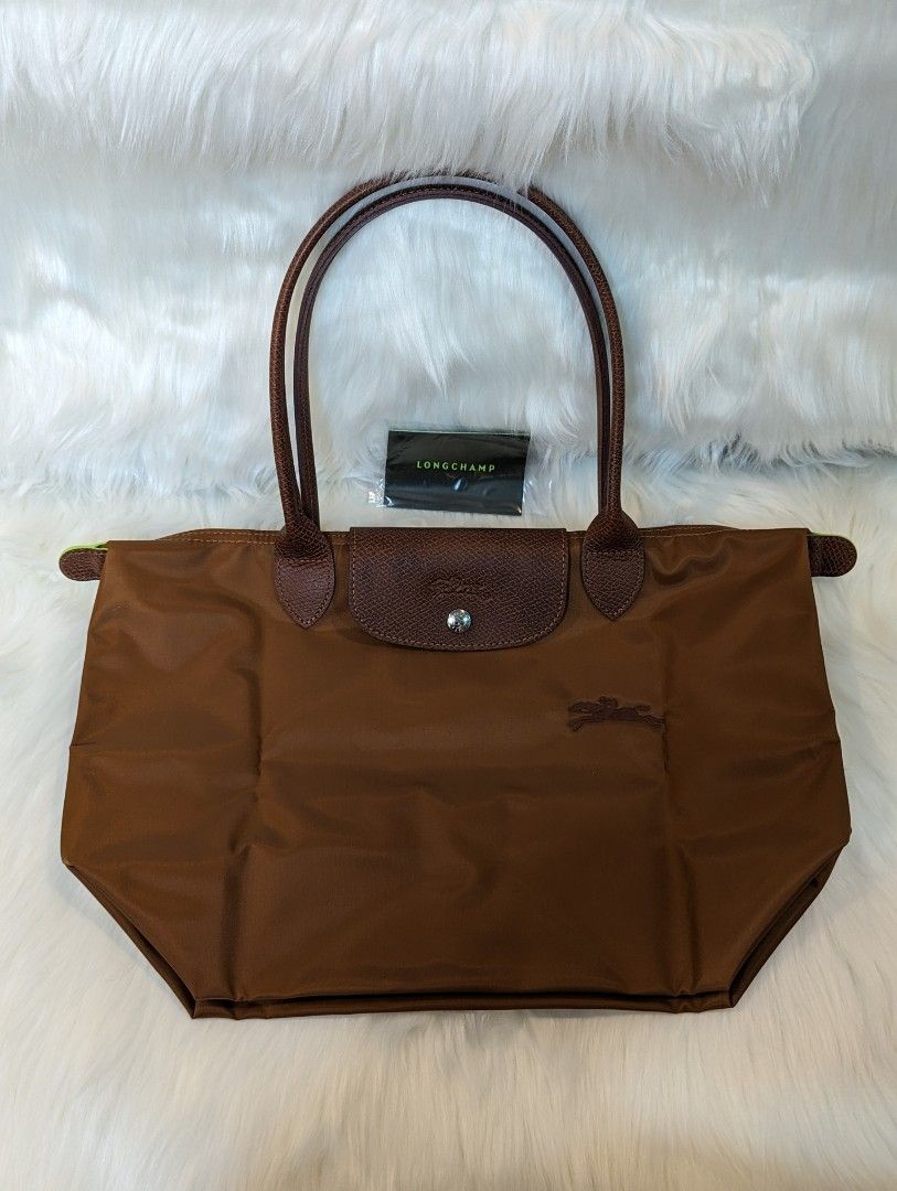 Longchamp Le Pliage Green Handbag M Cognac (Category: Luxury Bags & Wallets) located in Manila. Submitted by facet.ornament (Listing ID 1313017513, Image 3). Description: Authentic 👜💯🪭 Longchamp Le Pliage Green Handbag M Cognac Ginza, Japan bought 🇯🇵 Note: Mall price - PHP 9,800 • Top long handle bag • Longchamp style number: L2605919504 • Dimensions : 11 in (L - measured at the base of the bag) x 10.4 in (H) x 6.1 in (W) • Interior: Patch p