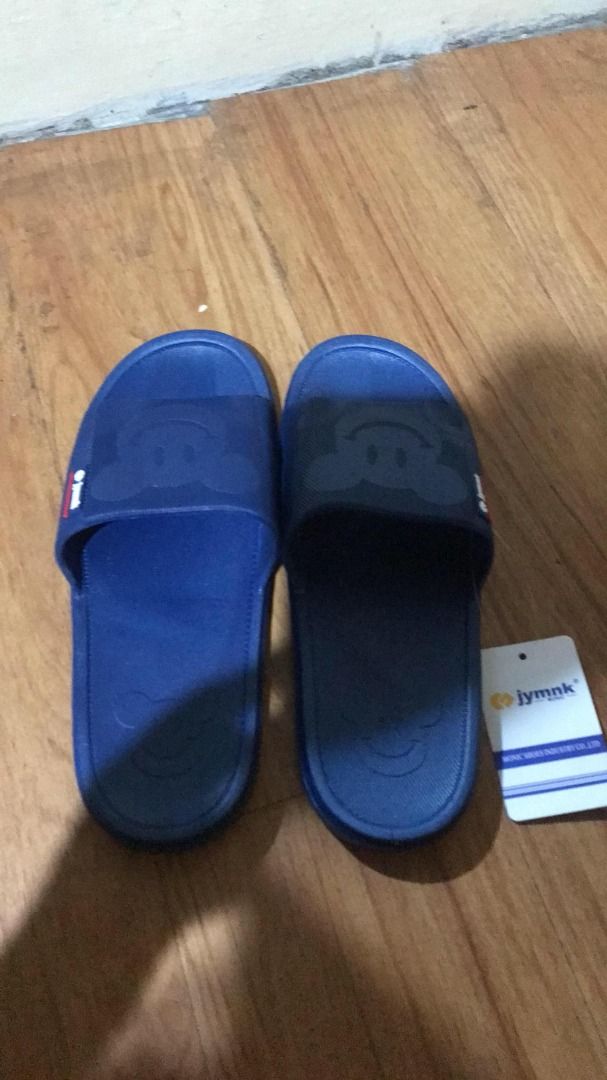 MICKEY MOUSE SLIPPERS (Category: Slippers & Slides) located in Pasig City. Submitted by papotzy (Listing ID 1312891153, Image 1). Description: ~ size 9/10 ~ no brand ~ rfs: decluttering ~ Chat if interested 🥰.