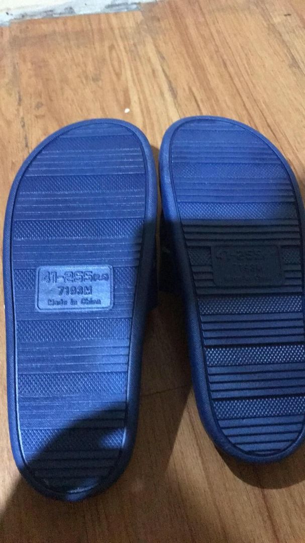 MICKEY MOUSE SLIPPERS (Category: Slippers & Slides) located in Pasig City. Submitted by papotzy (Listing ID 1312891153, Image 2). Description: ~ size 9/10 ~ no brand ~ rfs: decluttering ~ Chat if interested 🥰.