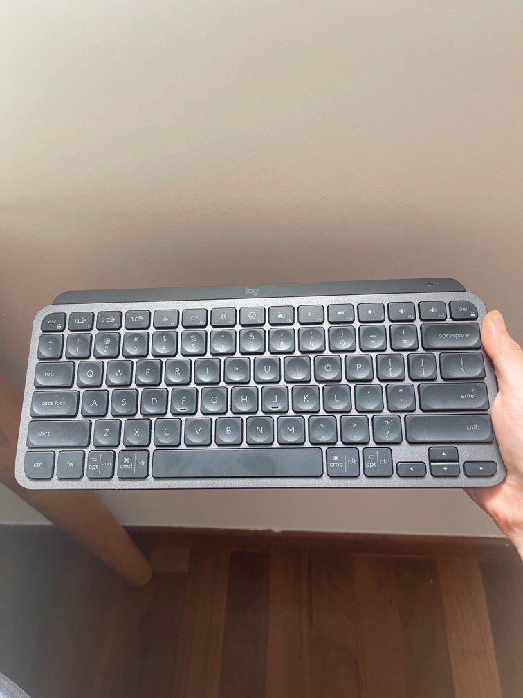 Mx keys mini (Category: Computer Keyboard) located in Singapore. Submitted by carrotcake456 (Listing ID 1312894232, Image 1). Description: .
