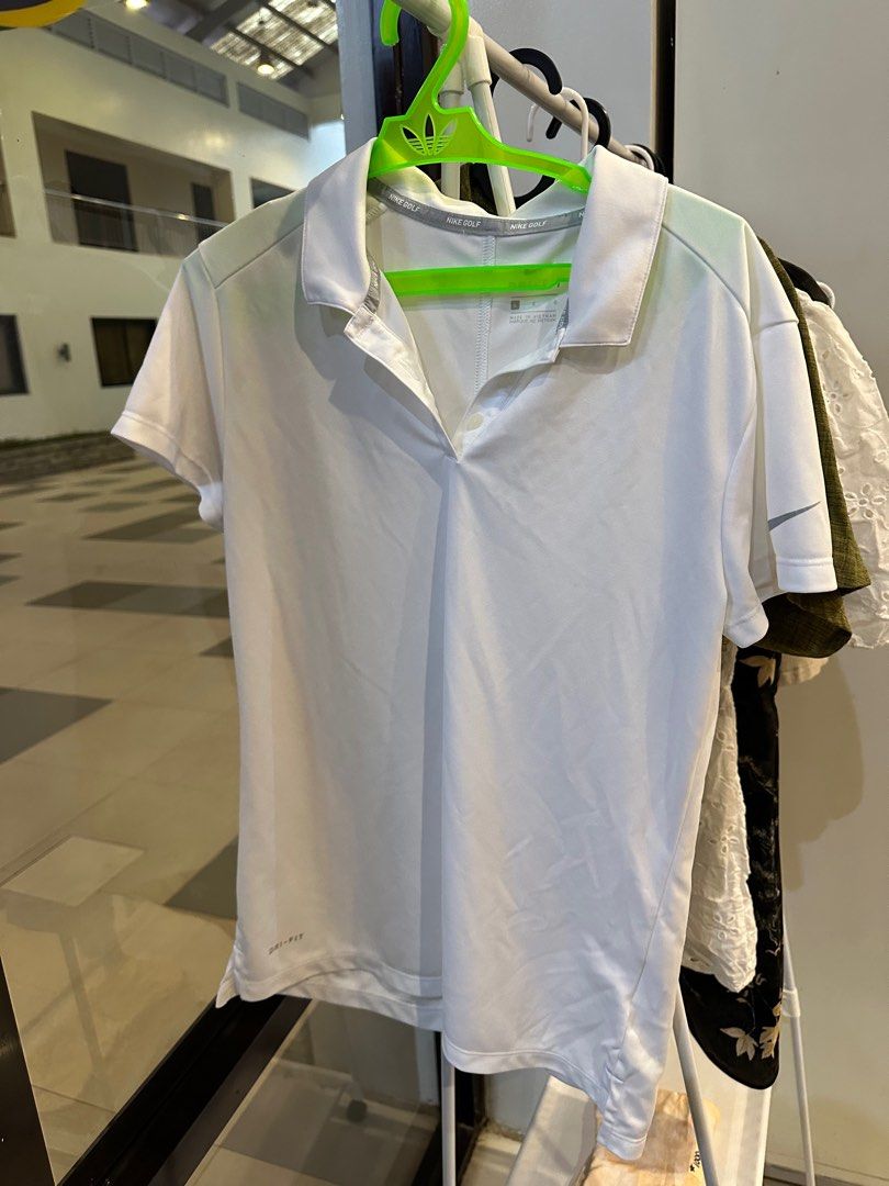 Nike Golf Top (Category: Golf) located in Pasay City. Submitted by shopcopndrop (Listing ID 1312962684, Image 1). Description: Size L but best fit on a M. RFS: does not fit anymore :(.