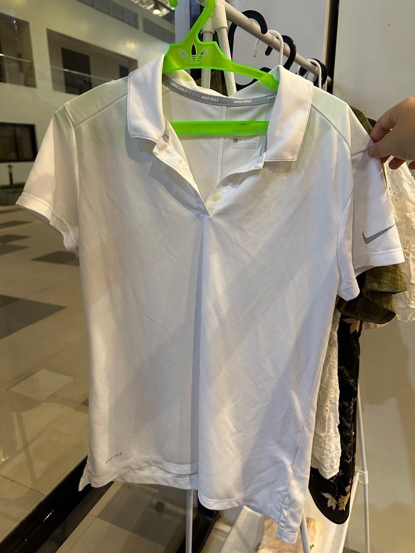 Nike Golf Top (Category: Golf) located in Pasay City. Submitted by shopcopndrop (Listing ID 1312962684, Image 2). Description: Size L but best fit on a M. RFS: does not fit anymore :(.