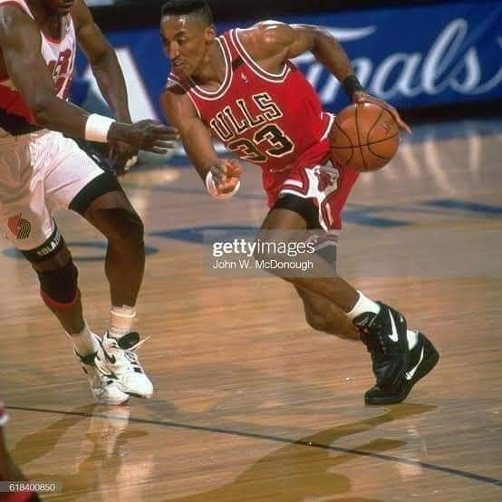 Nike Men s Scottie Pippen Air Flight Lite Mid Shoes Sizes 9.5 2 Men s Fashion Footwear Sneakers on Carousell
