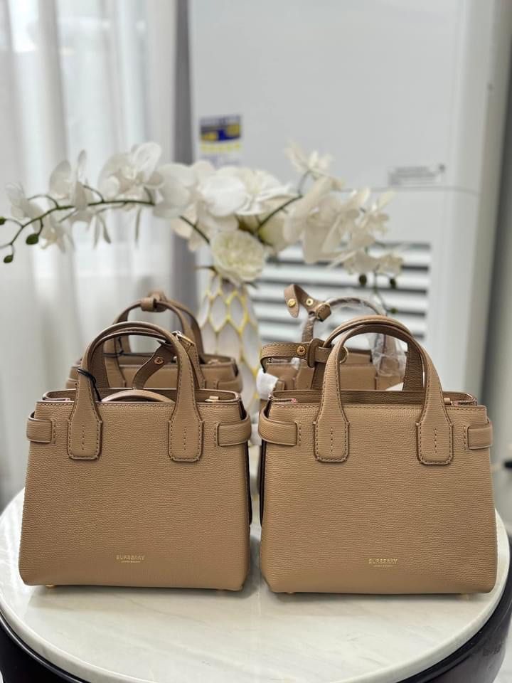 💯ORIGINAL BURBERRY MINI BANNER (Category: Luxury Bags & Wallets) located in Quezon City. Submitted by ashongsstore (Listing ID 1313024969, Image 1). Description: ✨B.U.R.B.E.R.R.Y COLLECTION✨ SUPER STEAL PRICE🙈 🇵🇭AVAILABLE🇵🇭 PM us for more details/ serious buyer/s only pls☺️.