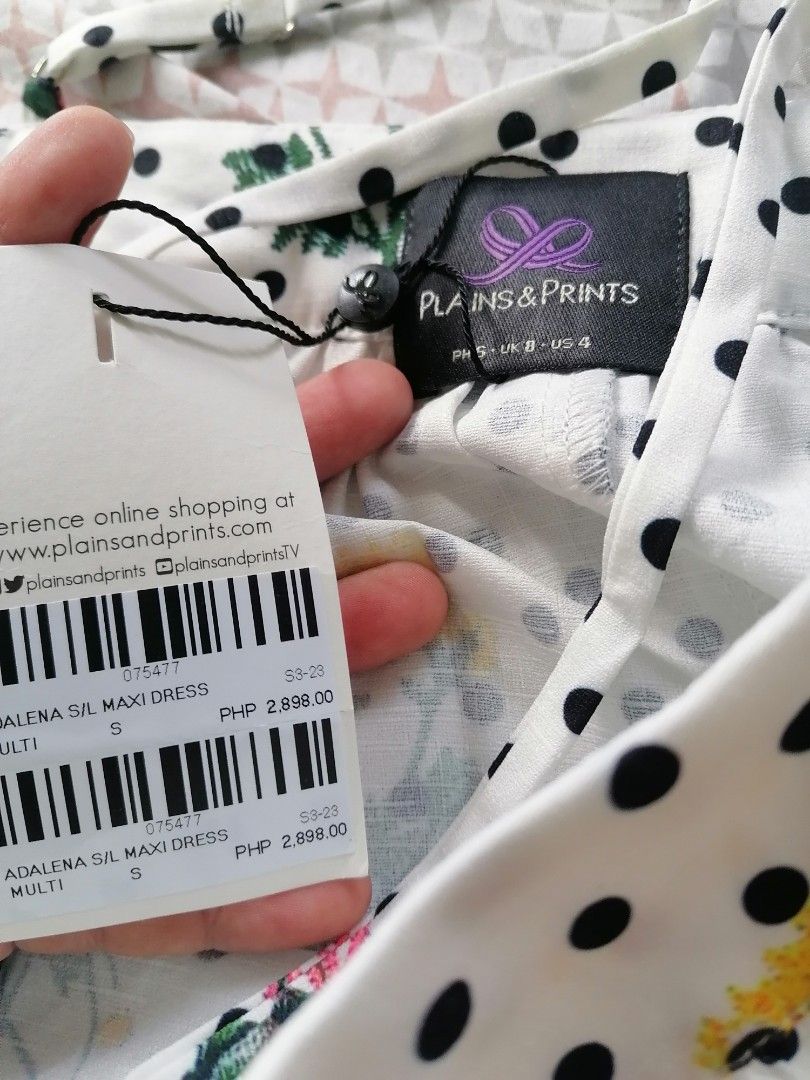 Plains and prints maxi dress (Category: Dresses) located in Cabanatuan. Submitted by misshell26 (Listing ID 1312861464, Image 2). Description: Small on tag can fit up to medium.