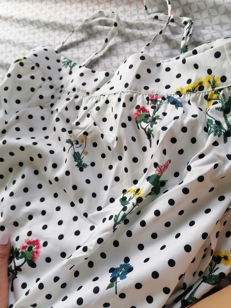 Plains and prints maxi dress (Category: Dresses) located in Cabanatuan. Submitted by misshell26 (Listing ID 1312861464, Image 3). Description: Small on tag can fit up to medium.