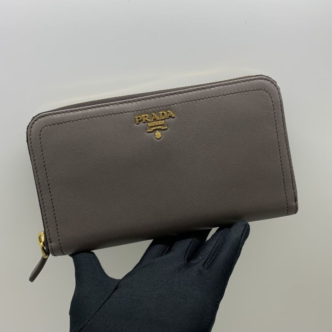 1m0506 prada wallet cheap