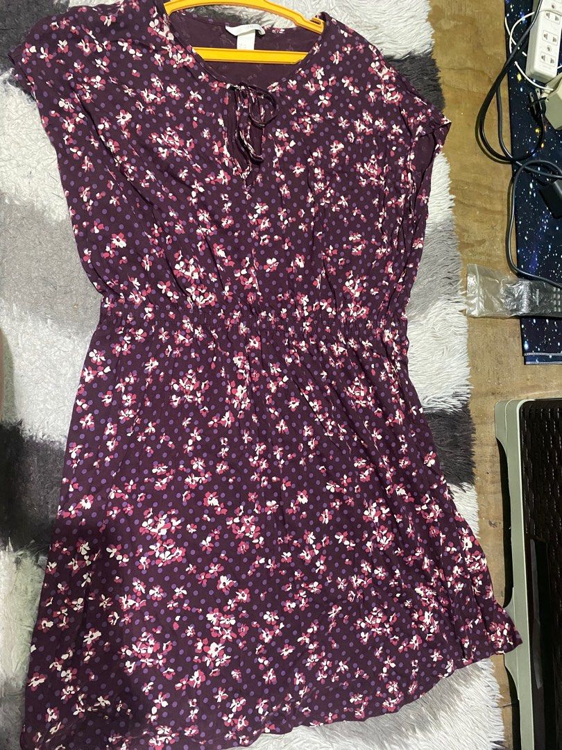 Preloved H&M Floral Dress (Category: Dresses) located in Quezon City. Submitted by patsutsay21 (Listing ID 1312904402, Image 2). Description: Preloved H&M Floral Dress EUR L/P US L/P Length 37in.