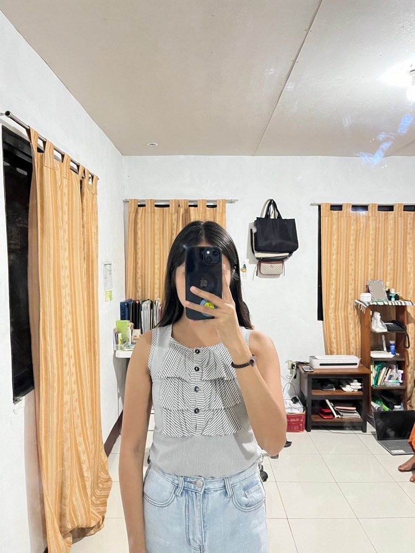 Redgirl formal top (striped) (Category: Blouses) located in Silang. Submitted by kidrodriguez (Listing ID 1312896492, Image 2). Description: Good as new Fits XS-S.