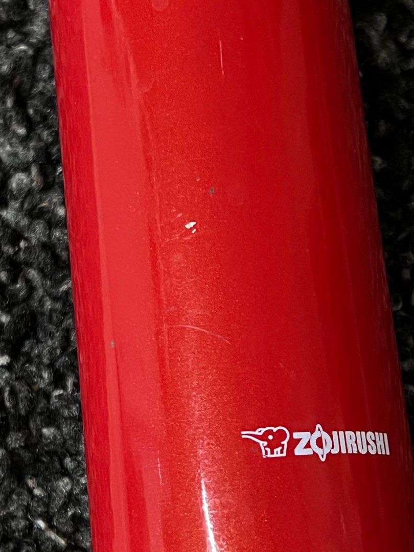 SUPREME Stanley hot water bottle (Category: Water Bottles & Tumblers) located in Singapore. Submitted by .ptsd. (Listing ID 1312850347, Image 3). Description: 6.5cm diameter 21cm height .
