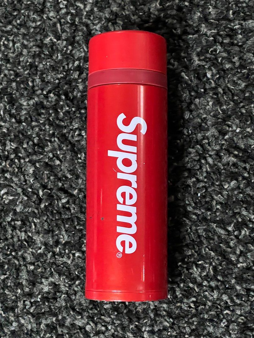 SUPREME Stanley hot water bottle (Category: Water Bottles & Tumblers) located in Singapore. Submitted by .ptsd. (Listing ID 1312850347, Image 1). Description: 6.5cm diameter 21cm height .