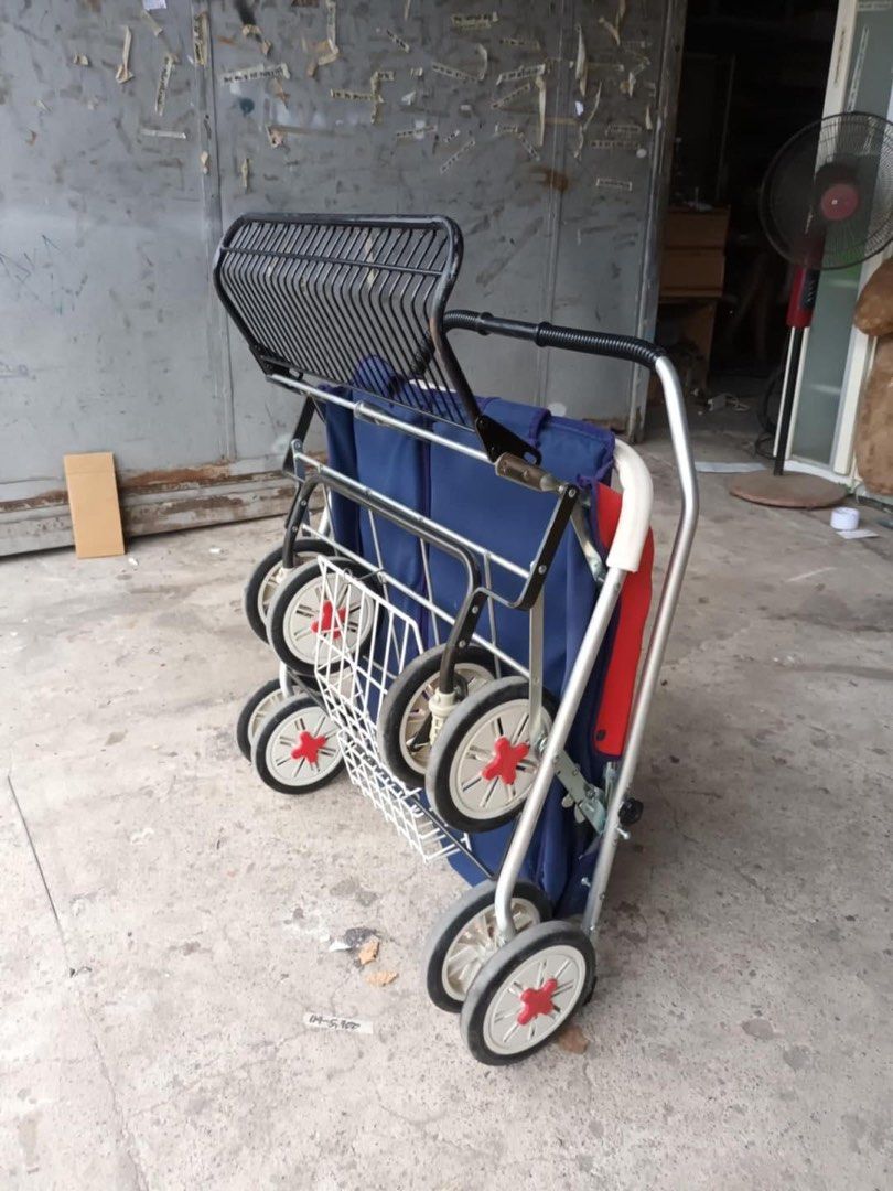 Swan double stroller (Category: Strollers) located in Quezon City. Submitted by matetdevis13 (Listing ID 1312880249, Image 3). Description: Swan Double Stroller Price: 2,700 L26.5 x W34 x H15/35 In good condition Code akc 347.