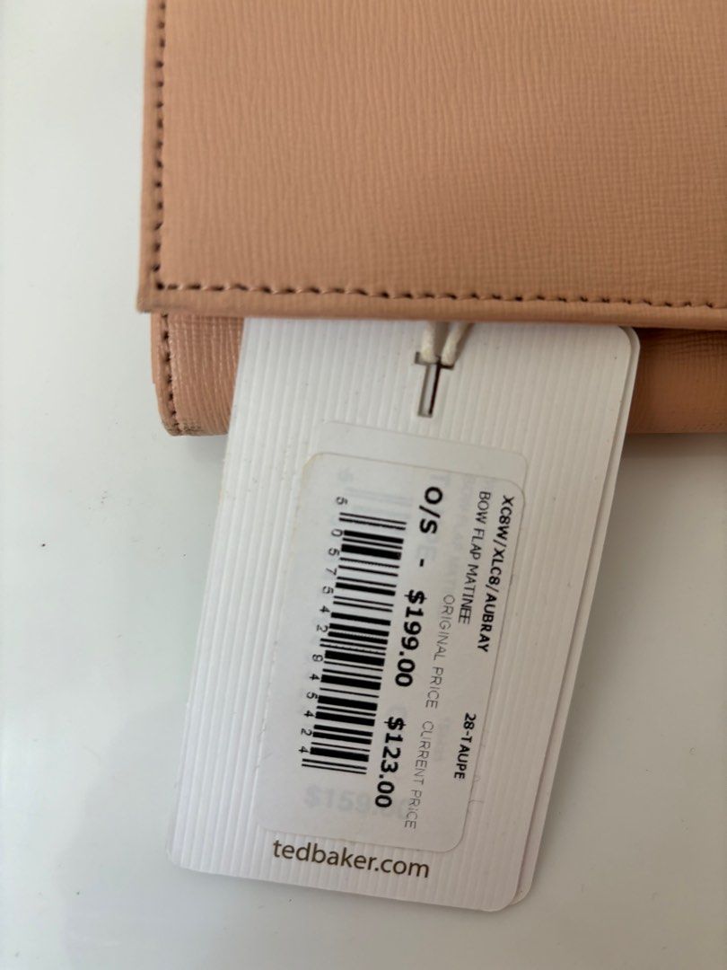 Ted Baker （分類：手袋及銀包）位於 Hong Kong。 由 devilgrace946018 提交（商品編號 1312891313，圖片 3）。簡介： 全新Ted Baker 長銀包 購自加拿大outlet 。
