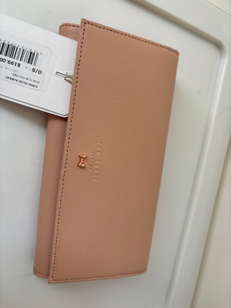 Ted Baker （分類：手袋及銀包）位於 Hong Kong。 由 devilgrace946018 提交（商品編號 1312891313，圖片 1）。簡介： 全新Ted Baker 長銀包 購自加拿大outlet 。