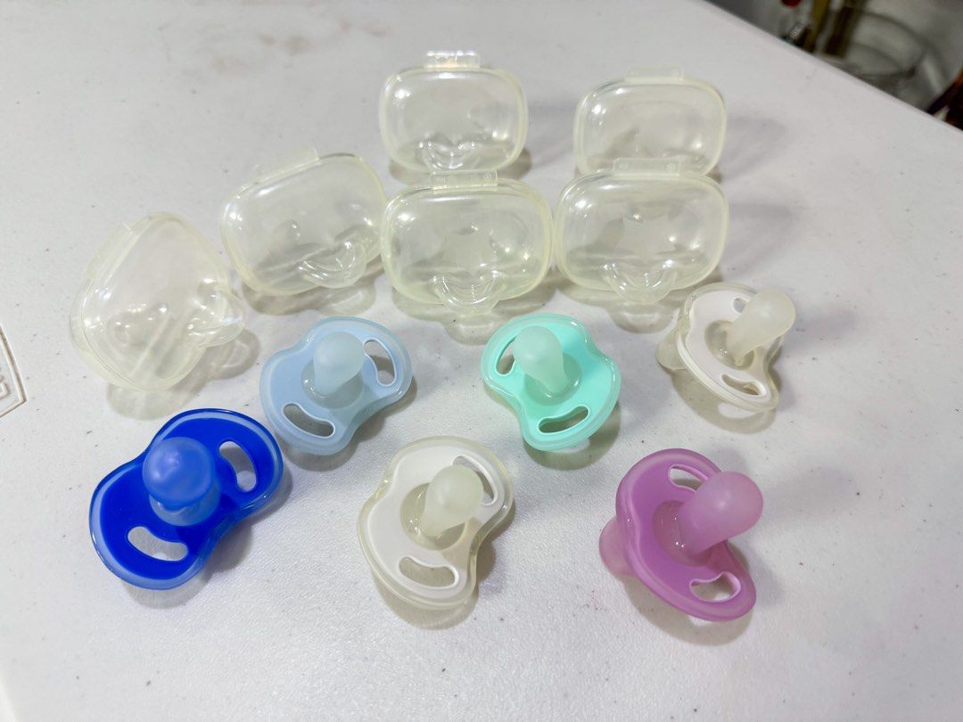 Take All 6pcs Tommee Tippee Breast Like Pacifier (Category: Soothers & Pacifiers) located in Muntinlupa City. Submitted by goldinmygarage (Listing ID 1313027070, Image 1). Description: Used few times only, my baby hates pacifier All 6pcs is worth 1500php Still with original case .
