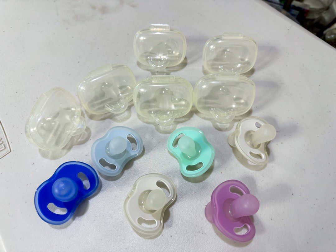 Take All 6pcs Tommee Tippee Breast Like Pacifier (Category: Soothers & Pacifiers) located in Muntinlupa City. Submitted by goldinmygarage (Listing ID 1313027070, Image 3). Description: Used few times only, my baby hates pacifier All 6pcs is worth 1500php Still with original case .