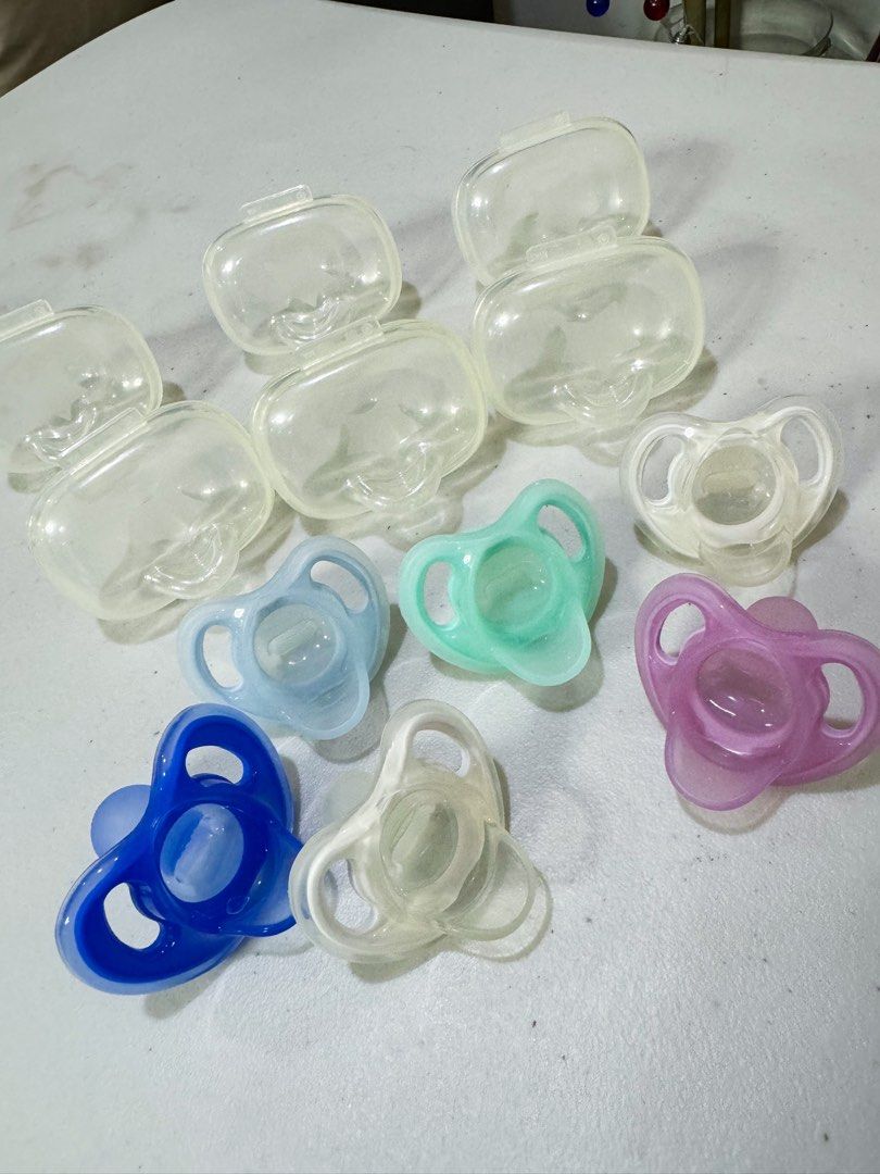 Take All 6pcs Tommee Tippee Breast Like Pacifier (Category: Soothers & Pacifiers) located in Muntinlupa City. Submitted by goldinmygarage (Listing ID 1313027070, Image 2). Description: Used few times only, my baby hates pacifier All 6pcs is worth 1500php Still with original case .