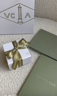 (Category: ) located in . Submitted by shoptillyoudrop__ (Listing ID 1312884135, Image 1). Description: .