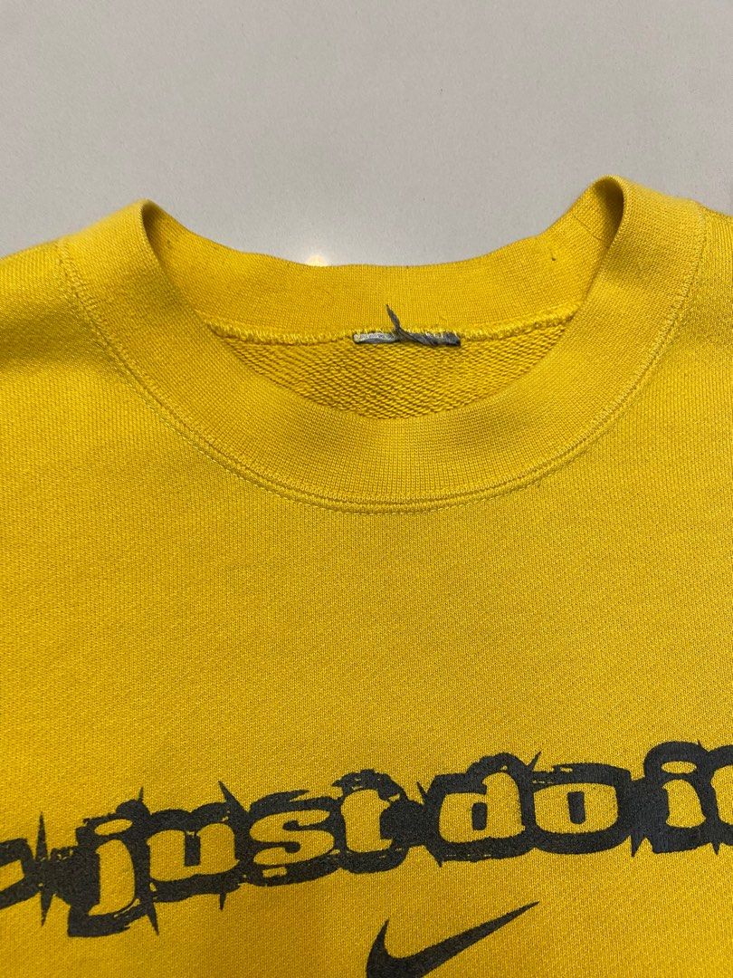 Y2K Nike Crewneck (Category: Coats, Jackets and Outerwear) located in Manila. Submitted by pharrell124 (Listing ID 1313006169, Image 3). Description: Nike Y2K gray tag mid swoosh Large 22.5 x 26.5 Partial cut tag no issues 10/10.