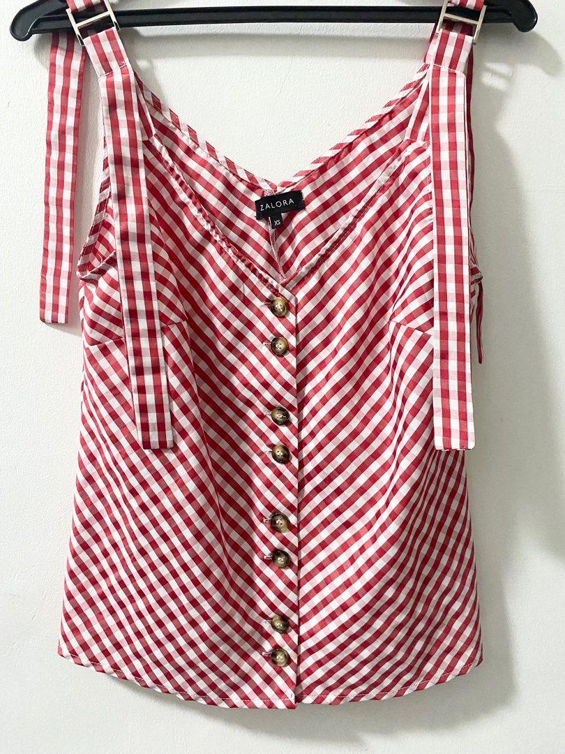 Zalora Red Sleeveless Top XS (Category: Sleeveless) located in Pasig City. Submitted by tinld (Listing ID 1312919696, Image 1). Description: Good as New.