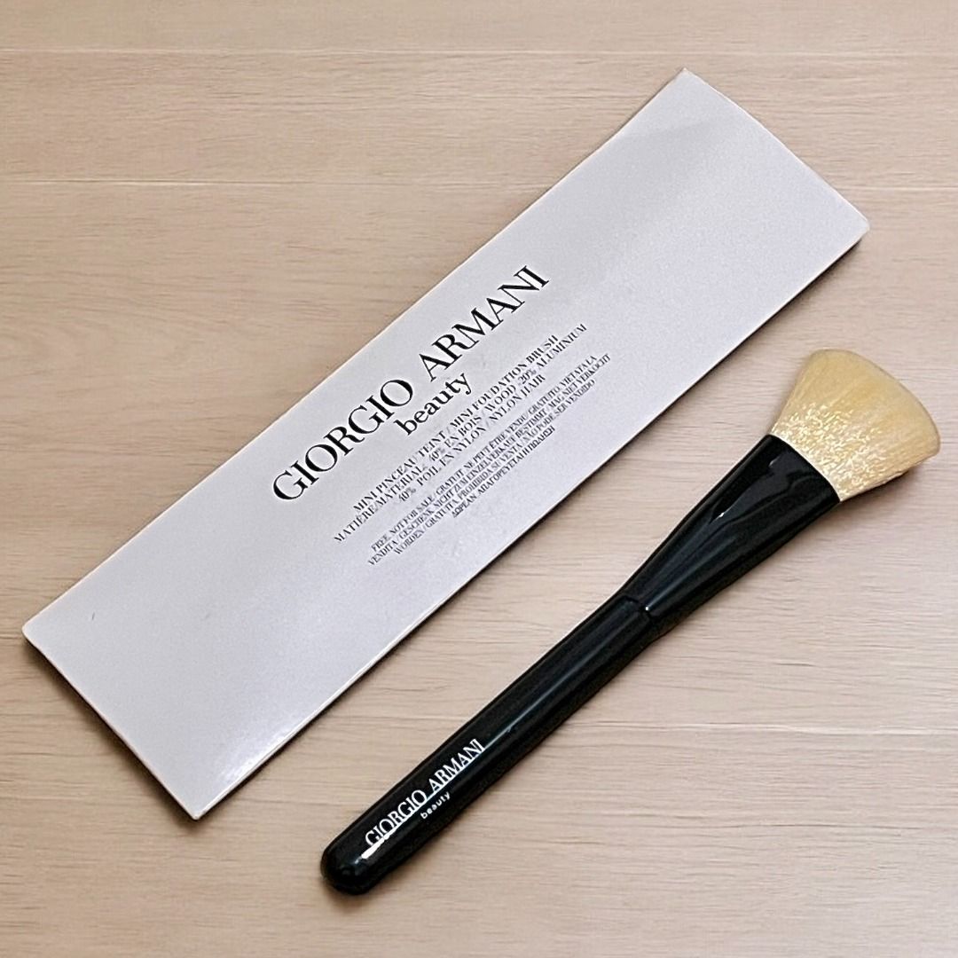 💯Authentic Giorgio Armani Mini Foundation Makeup Brush (Category: Makeup) located in Manila. Submitted by sphinx_shop (Listing ID 1313075591, Image 1). Description: .