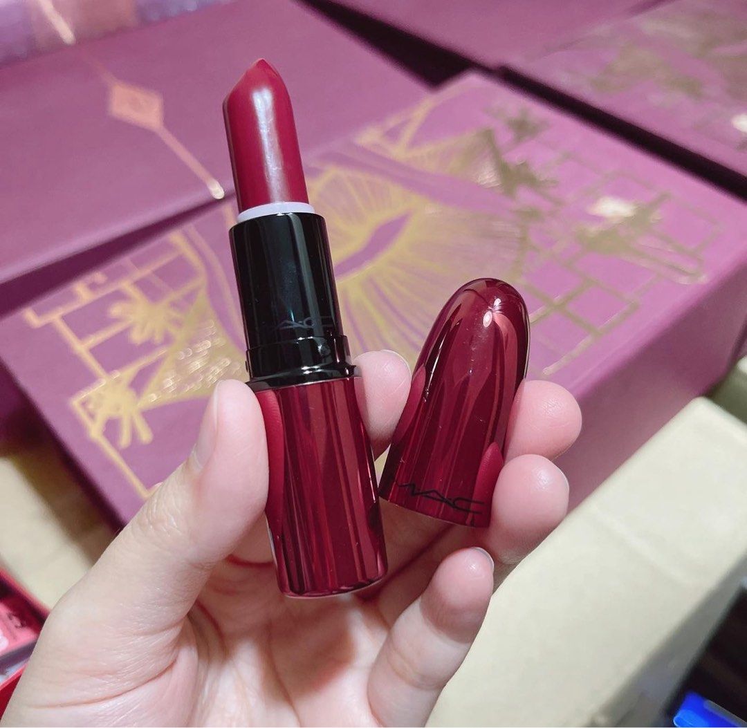 BRAND NEW MAC DIVA FULL SIZE LIPSTICK (Category: Makeup) located in Davao. Submitted by misisnijungkook (Listing ID 1313151908, Image 1). Description: NO BOX PART OF THE SET ORIGINAL 🇺🇸 on hand and ready to Ship Mac Diva Matte Lipstick Full Size (Unboxed) - MAC Diva is a moderately warm-toned, medium-dark burgundy with a matte finish. - BUYERS WITH HISTORY OF JOY RESERVERING ARE NOT ALLOWED✌️✌️✌️✌️ LET'S NOT WASTE EACH OTHERS TIME! Shipping: J&