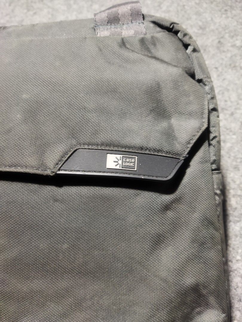 CASE LOGIC Shoulder Bag Laptop Orii, Fesyen Wanita, Tas Dompet