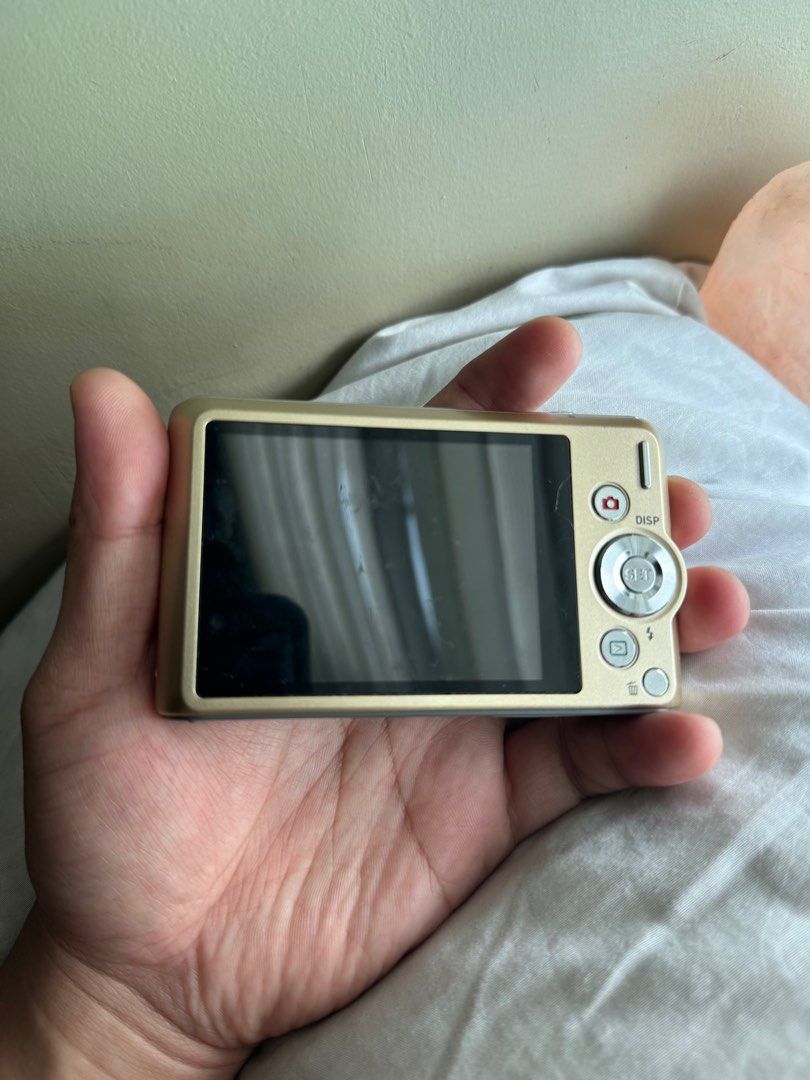 Casio Exilim Ex-ZS190 (Category: Cameras) located in Valenzuela. Submitted by iramndz (Listing ID 1313098572, Image 3). Description: Casio Exilim 16.1 MP Can take pictures and videos flash is working zoom is working issue: playback button hindi mapindot.