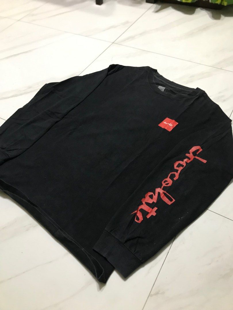 Chocolate Script Logo long sleeve (Category: Activewear) located in Antipolo. Submitted by stored_stuff (Listing ID 1313088115, Image 1). Description: 9/10 condition 9/10 color rate dm for faster transaction 💨💸😊.