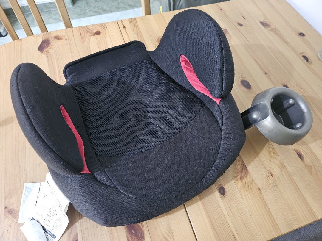 Combi booster seat with cup holder