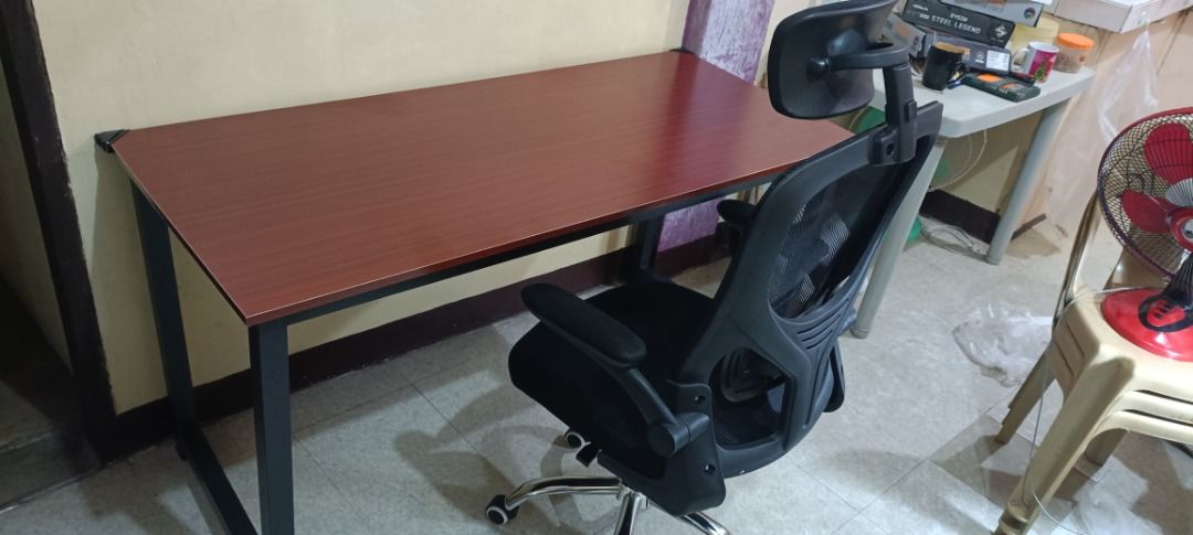 Computer table and chair (Category: Desktops) located in Pasig City. Submitted by olxph_97084647 (Listing ID 1313094892, Image 1). Description: Hi im selling a computer table and chair, please see the picture below. RFS:decluttering For pickup at lifehomes pasig city.
