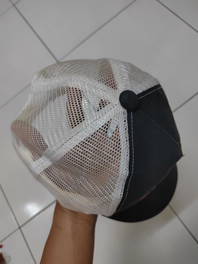 Edwin Cap (Category: Cap & Hats) located in Ipoh. Submitted by ashr7store (Listing ID 1313122094, Image 3). Description: Good conditon.