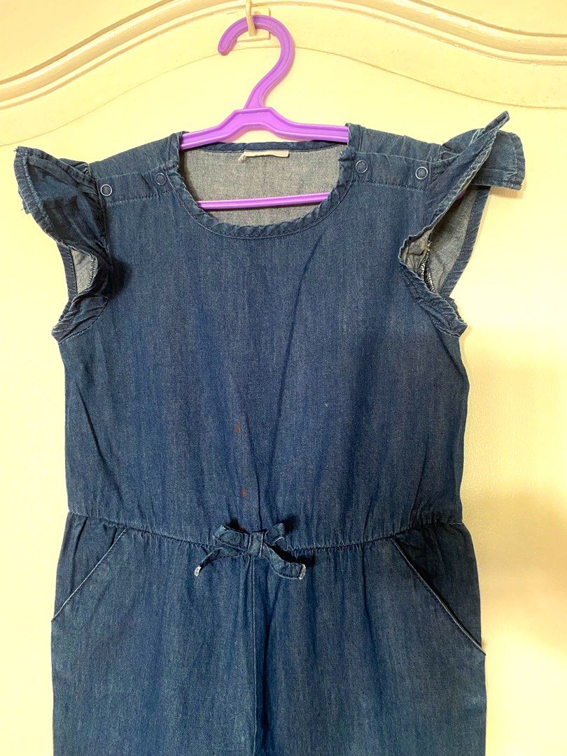 Girls Denim Jumpsuit (Category: Babies & Kids Fashion) located in Paranaque City. Submitted by yard_army (Listing ID 1313079494, Image 2). Description: Imported🇺🇸 Can fit 5-6 years old Length from shoulder to bottom 35” Width of waist when laid flat 11” Minor stain in front, barely noticeable, (check photo).