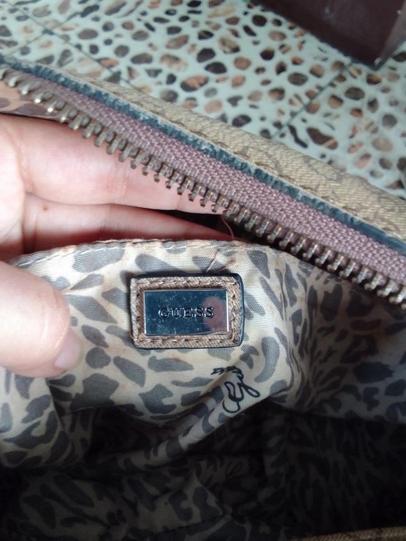 GUESS Women s Bag Women s Fashion Bags Wallets Purses Pouches on Carousell