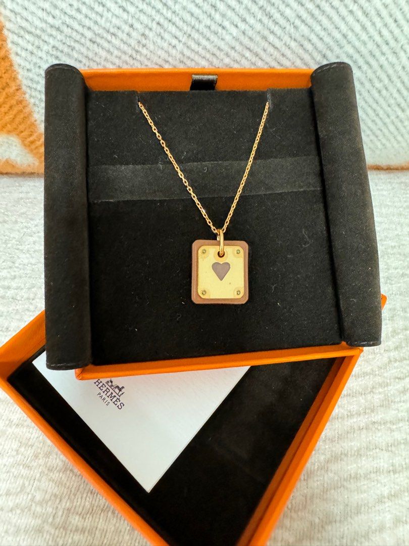 Hermes As de Coeur pendant necklace, 女裝, 飾物及配件, 頸鍊- Carousell