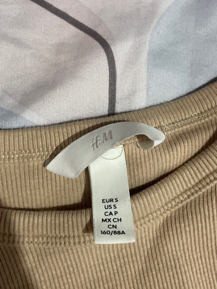 H&M Cream Halter Crop Top (Category: Sleeveless) located in Taguig. Submitted by charre (Listing ID 1313172661, Image 2). Description: Super good condition Rfs: changing wardrobe MOP: gcash bdo bpi.