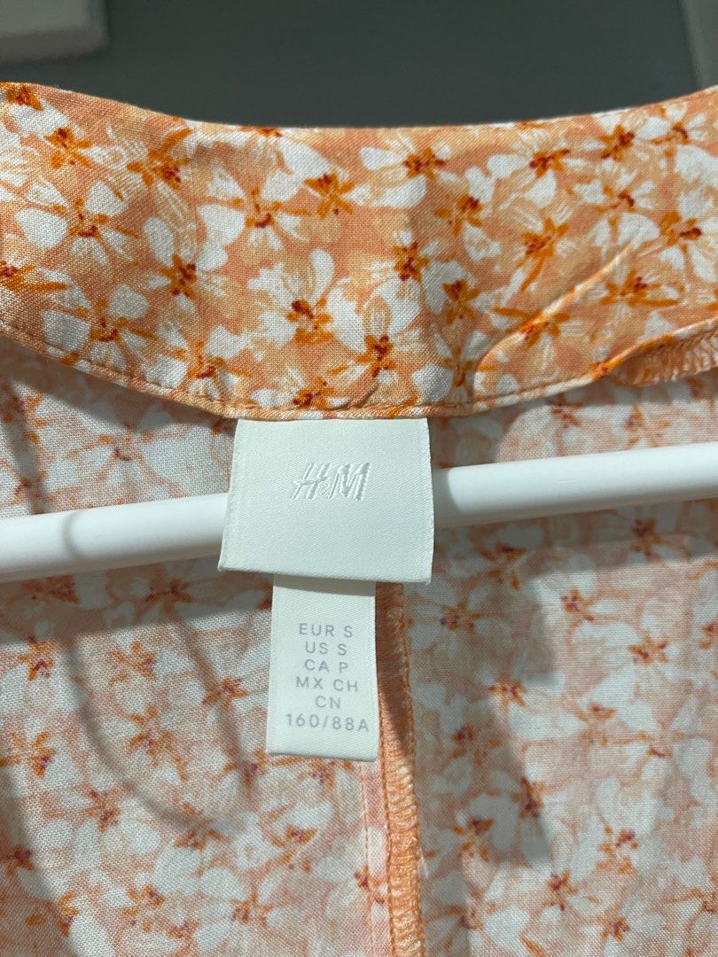 H&M Floral Dress (Category: Dresses) located in Quezon City. Submitted by vl.25 (Listing ID 1313044694, Image 2). Description: -Used once.