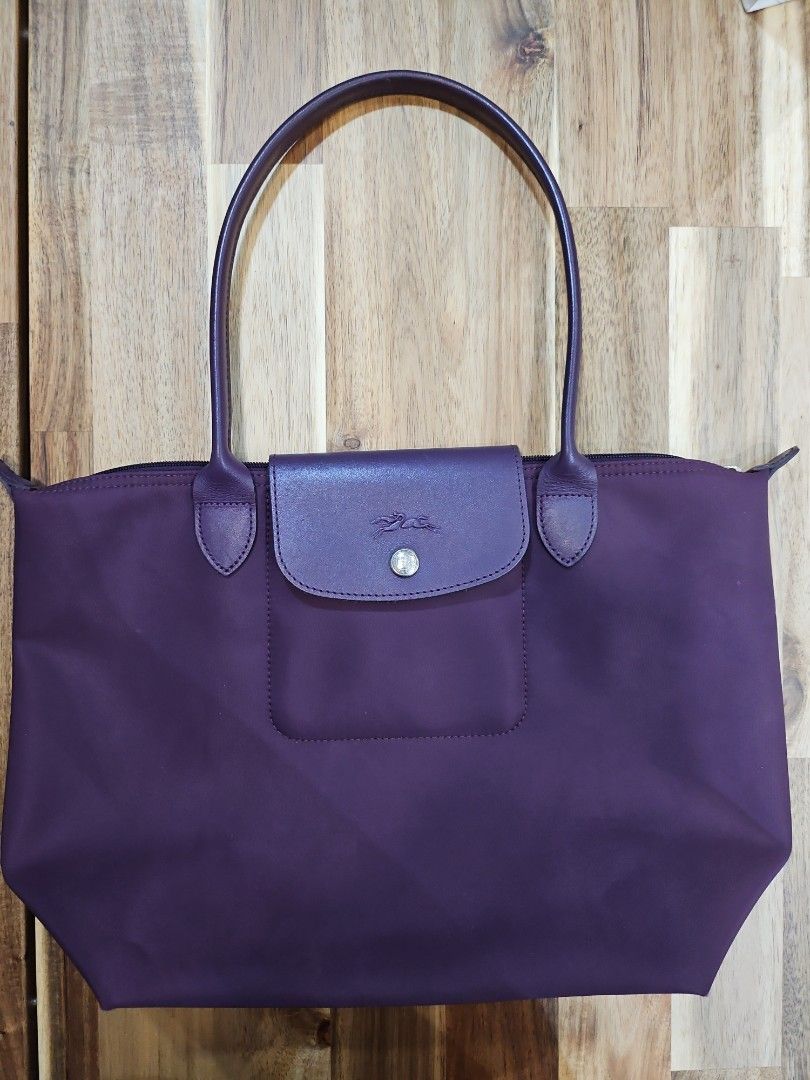 Longchamp Le Pliage Neo Medium short handle (Category: Luxury Bags & Wallets) located in Pasig City. Submitted by adorebeautyph (Listing ID 1313118040, Image 1). Description: Longchamp medium long handle ✅️Guaranteed original bought in Longchamp HK store ❗️Price still negotiable Note bag only missing care card Light scuffing (no holes) on the edges of the bag which is common for longchamp bags.