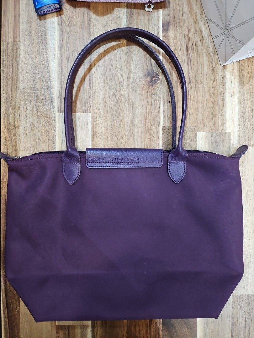 Longchamp Le Pliage Neo Medium short handle (Category: Luxury Bags & Wallets) located in Pasig City. Submitted by adorebeautyph (Listing ID 1313118040, Image 2). Description: Longchamp medium long handle ✅️Guaranteed original bought in Longchamp HK store ❗️Price still negotiable Note bag only missing care card Light scuffing (no holes) on the edges of the bag which is common for longchamp bags.