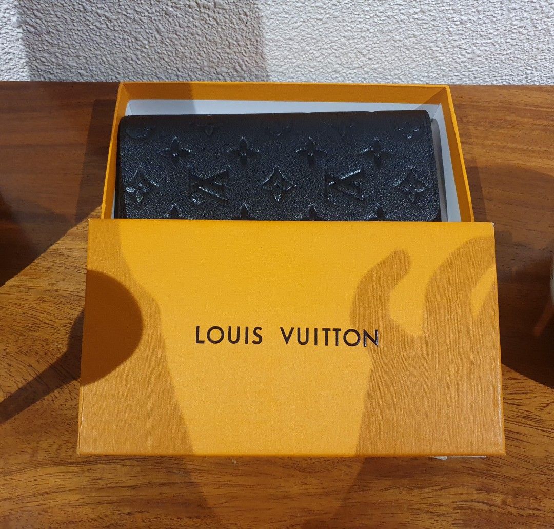 Louis Vuitton Wallet For Sale (Category: Luxury Bags & Wallets) located in Makati City. Submitted by abcdo123 (Listing ID 1313178079, Image 1). Description: Brand New Given as a Gift Bought in Japan Inclusion: Box only.