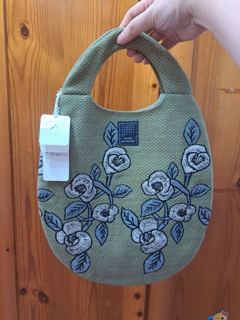minaperhonen】swing camellia egg bag