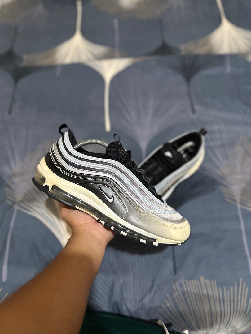 air max 97 gradient fade on feet